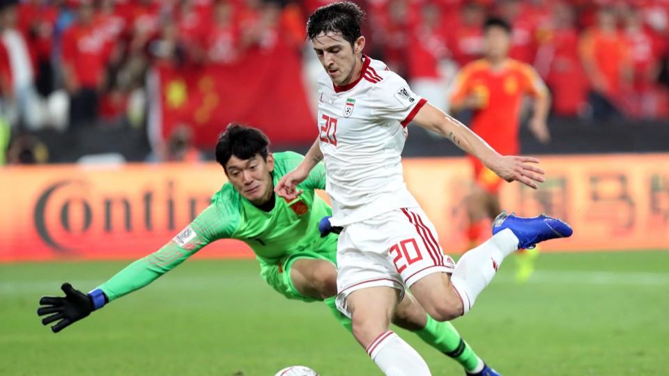 Pemain Iran, Sardar Azmoun, ketika bertanding melawan China pada pertandingan Piala Asia di Mohammed bin Zayed Stadium, Abu Dhabi. REUTERS/Suhaib Salem - INDOSPORT