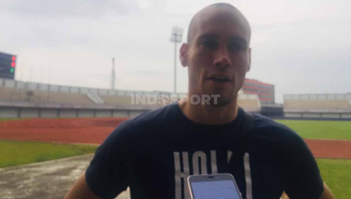 Bek asing Persita Tangerang asal Argentina di Liga 1 22/23, Agustin Cattaneo, mengaku sangat menikmati kehidupannya di Indonesia. - INDOSPORT