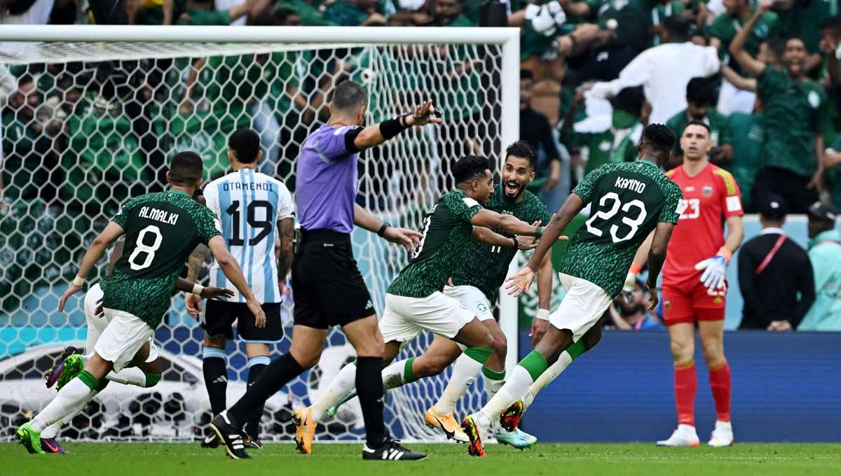 Selebrasi pemain Arab Saudi Salem Al-Dawsari usai mencetak gol kedua mereka dengan rekan setimnya. (Foto: REUTERS/Dylan Martinez)