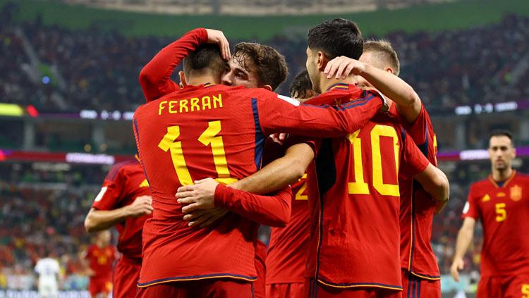 Selebrasi para pemain Spanyol usai melibas Kosta Rika di Grup E Piala Dunia 2022 (Foto: REUTERS/Hannah Mckay) - INDOSPORT