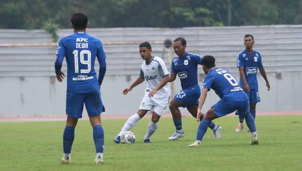 Uji coba PSIS Semarang melawan PSIM Yogyakarta di Stadion Moch Soebroto, Magelang, Jumat (25/11/22). (Foto: PSIM Yogyakarta) - INDOSPORT