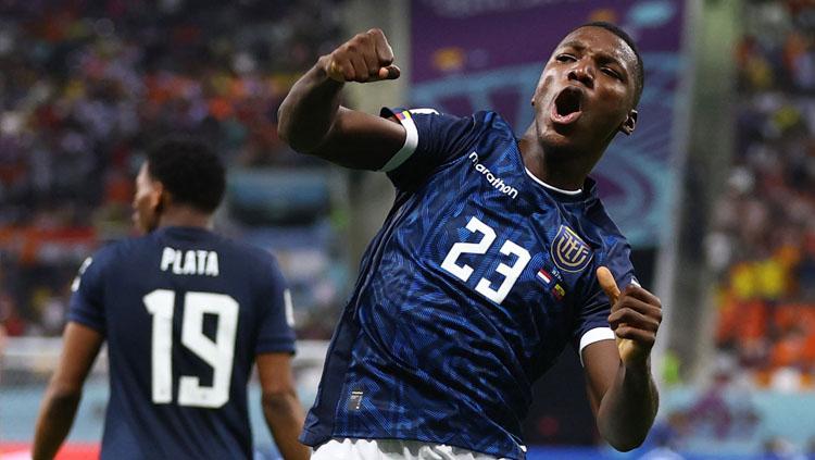 Selebrasi dari striker sekaligus kapten Timnas Ekuador, Enner Valencia usai mencetak gol ke gawang Belanda dalam laga kedua Grup A Piala Dunia 2022 (Foto: REUTERS/Hannah Mckay).