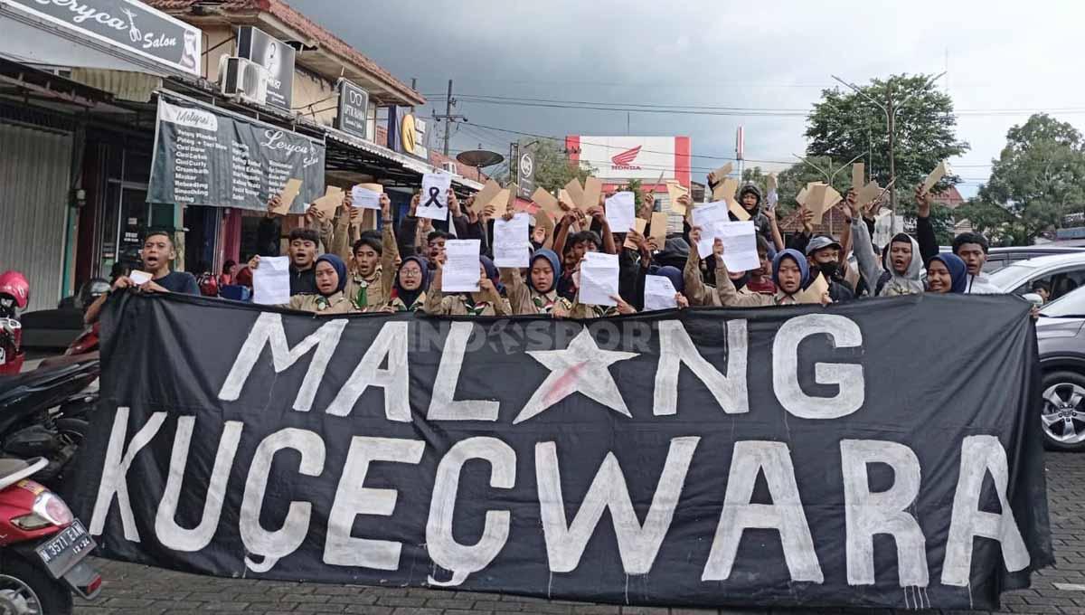 Aksi pelajar di Malang yg ikut berkirim surat ke presiden perihal usut tuntas tragedi kanjuruhan.