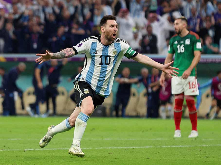Selebrasi Lionel Messi dari usai menjebol gawang Meksiko di grup C Piala Dunia Qatar 2022. (Foto: REUTERS/Pedro) Copyright: REUTERS/Pedro