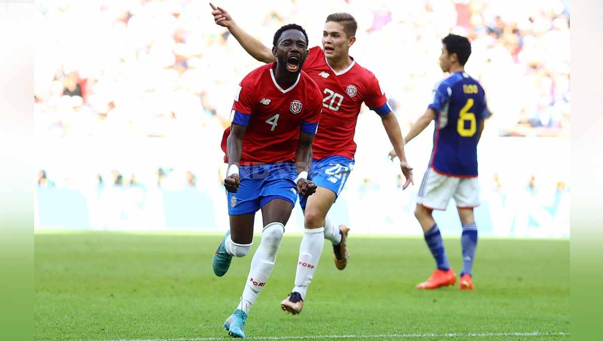 Selebrasi pemain Kosta Rika Keysher Fuller usai menjebol gawang Jepang bersama Brandon Aguilera di grup E Piala Dunia Qatar 2022. (Foto: REUTERS/Hannah Mckay)