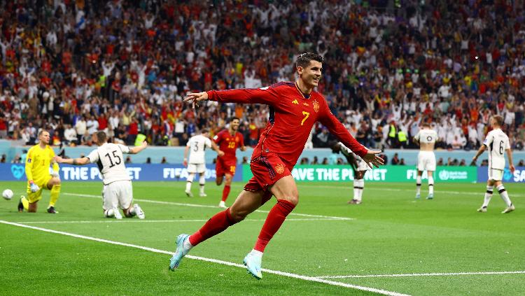 Alvaro Morata dari Spanyol merayakan gol pertama ke gawang Jerman di Piala Dunia 2022 REUTERS-Kai Pfaffenbach - INDOSPORT