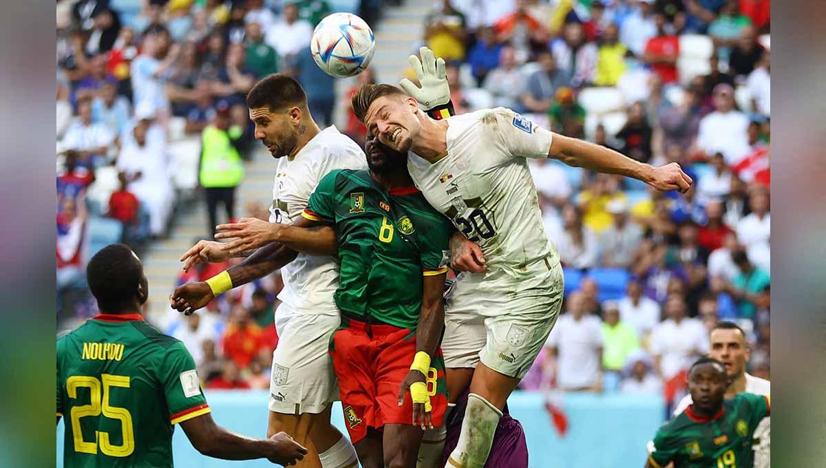 Terjadi banjir gol dengan hasil akhir 3-3 pada laga penyisihan Grup G Piala Dunia 2022 antara Kamerun vs Serbia di Stadion Al Janoub Stadium, Senin (28/11/22). (Foto: REUTERS/Hannah Mckay) - INDOSPORT