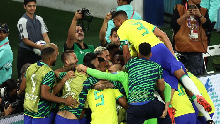 Selebrasi para pemain Brasil saat melawan Swiss dalam laga kedua Grup G Piala Dunia 2022 (Foto:REUTERS/Marko Djurica). - INDOSPORT