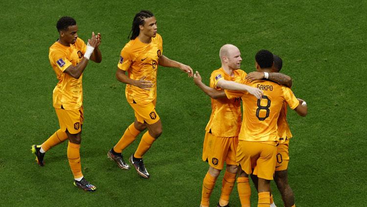 Selebrasi para pemain Belanda usai Cody Gako cetak gol ke gawang Qatar di laga terakhir Grup A Piala Dunia 2022 (Foto: REUTERS/Albert Gea). Copyright: REUTERS/Albert Gea