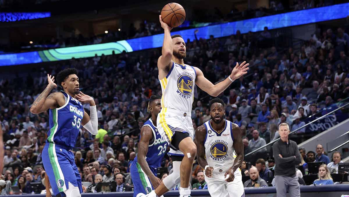 Pebasket Golden State Warriors Stephen Curry di laga NBA Dallas Mavericks vs Golden State Warriors. (Foto: REUTERS/Kevin Jairaj) - INDOSPORT
