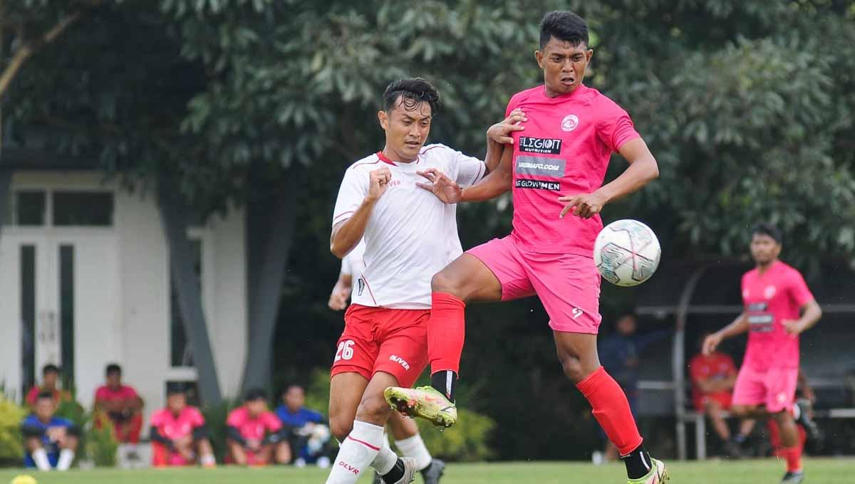 Dedik Setiawan berlaga ketika Arema FC ditahan imbang 0-0 oleh Putra Delta Sidoarjo dalam uji coba. (Foto: MO Arema FC) - INDOSPORT