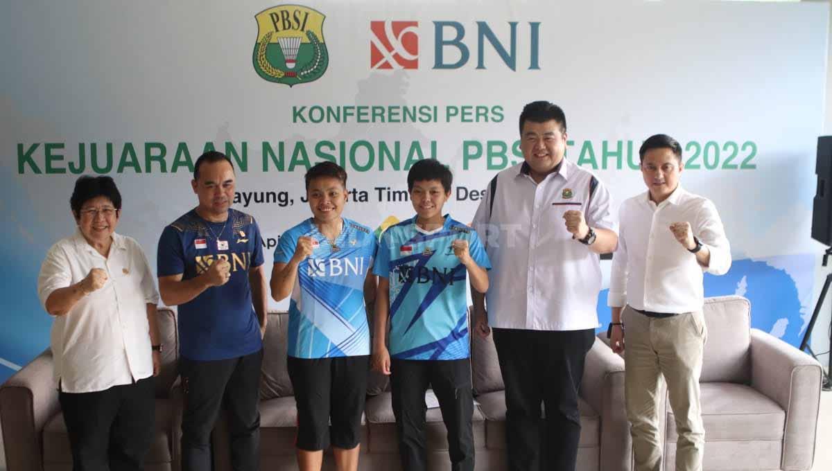 Mimi Irawan, Riony Mainaky , Arman Darmadji, Ricky Soebagja dan Ganda Putri Indonesia Apriyani Rahayu/Siti Fadia pada acara Jumpa Pers Kejurnas PBSI 2022 di Pelatnas Cipayung, Kamis (01/12/22).