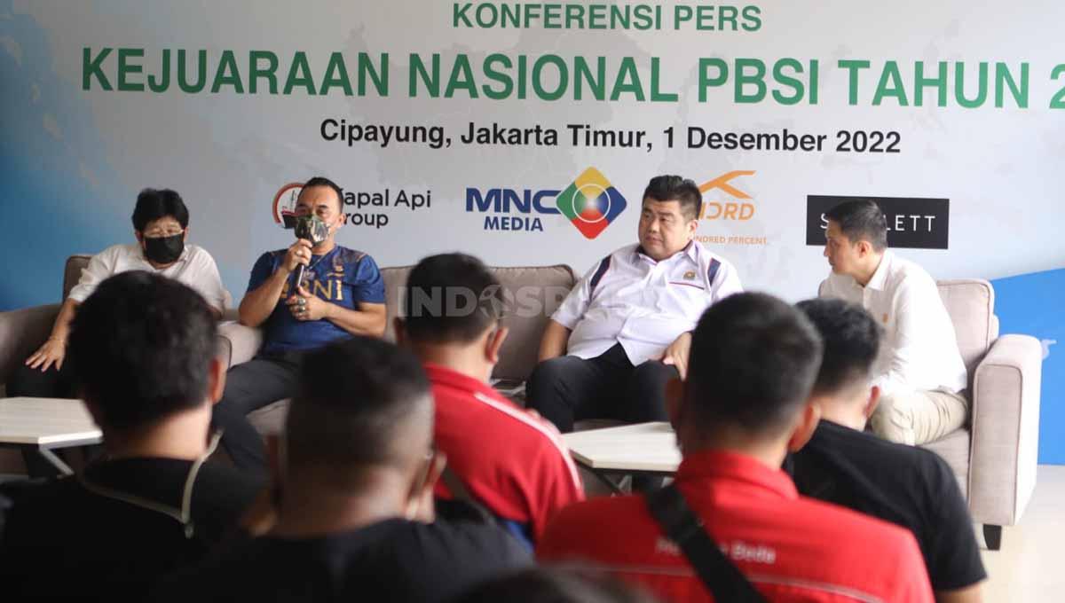 Mulai dari mantan pasangan Hendra Setiawan hingga Melati Daeva beralih ke ganda putri, beberapa kejutan terjadi di ajang Kejuaraan Nasional (Kejurnas) PBSI.