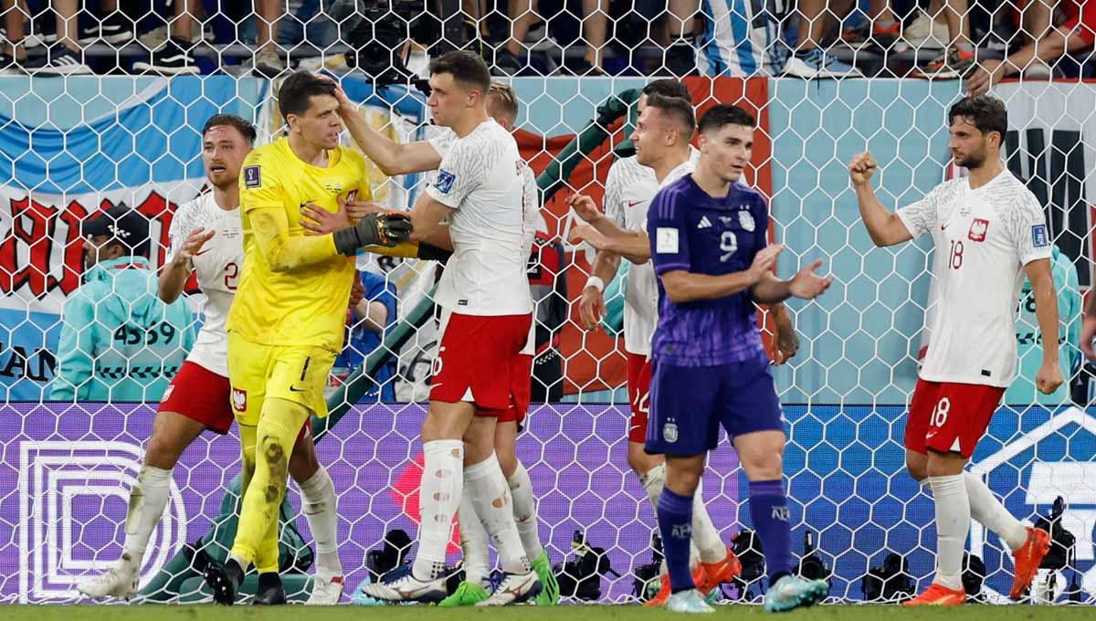 Kiper Polandia, Wojciech Szczesny penyelamat gawang setelah pemain Argentina Lionel Messi gagal penalti di grup C Piala Dunia Qatar 2022. (Foto: REUTERS/Amanda Perobelli) - INDOSPORT
