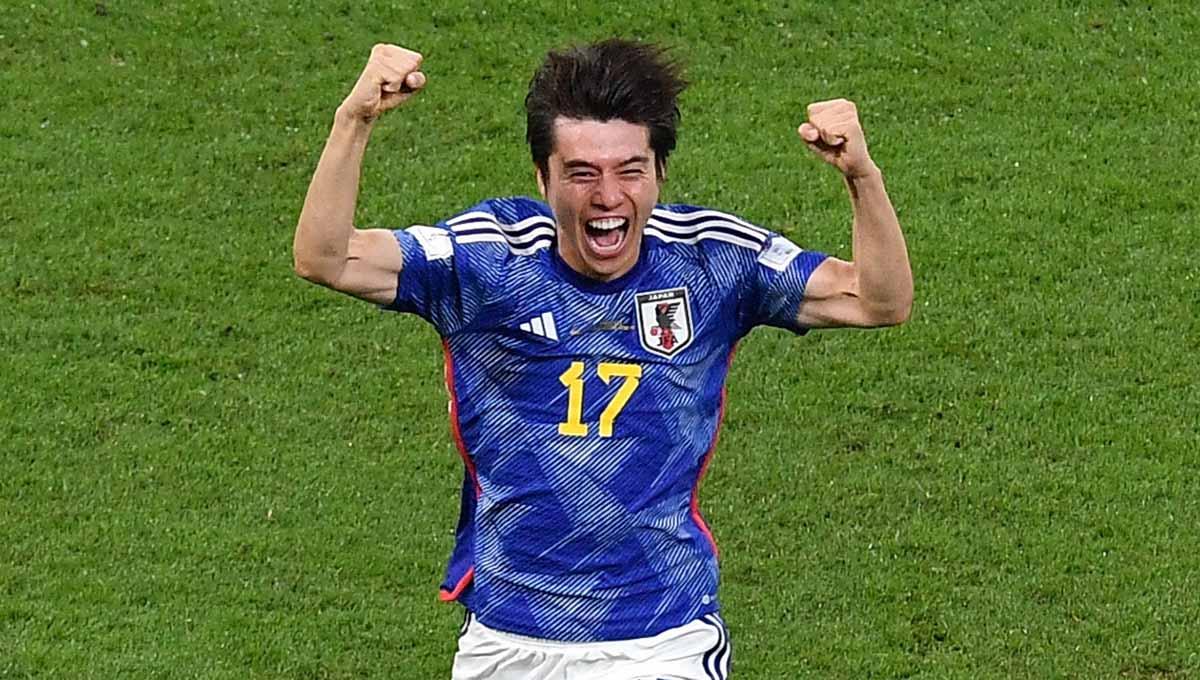 Selebrasi pemain Jepang Ao Tanaka merayakan gol ke gawang Spanyol di Grup E Piala Dunia 2022. Foto: REUTERS/Jennifer Lorenzini. - INDOSPORT