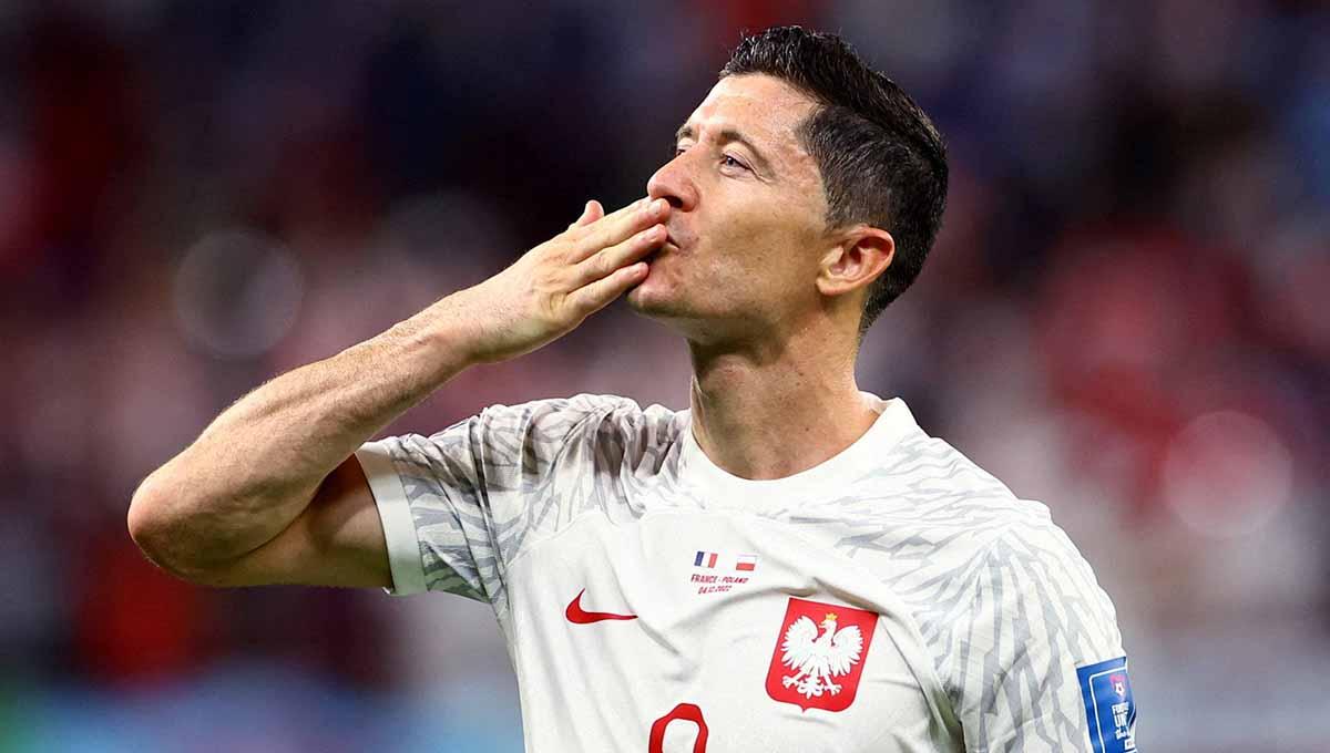 Robert Lewandowski pemain Polandia usai pertandingan saat Polandia tersingkir dari Piala Dunia. (Foto: REUTERS/Bernadett Szabo) - INDOSPORT