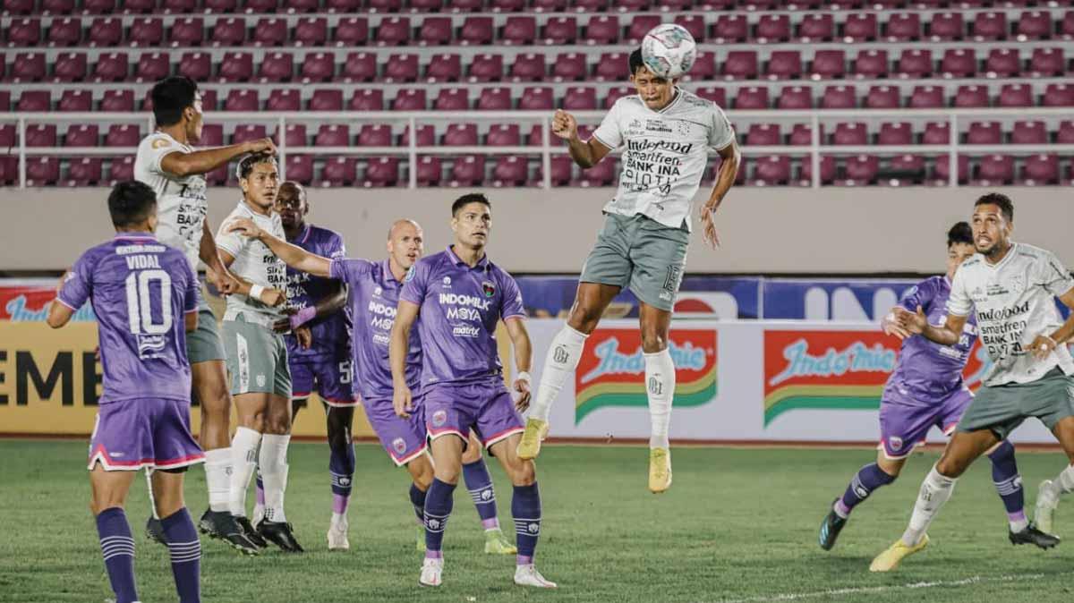 Pertandingan Liga 1 antara Bali United vs Persita Tangerang di Stadion Manahan, Surakarta, Senin (05/12/22). (Foto: Bali United)