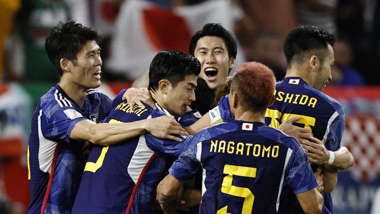 Selebrasi pemain Jepang saat melawan Kroasia dalam pertandingan babak 16 besar Piala Dunia 2022 (Foto: REUTERS/Hamad I Mohammed). - INDOSPORT