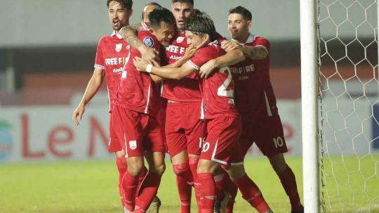 Para pemain Persis Solo merayakan gol ke gawang Rans Nusantara FC. (Foto: Persis Solo)