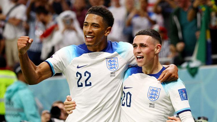 Dua penggawa Timnas Inggris, Jude Bellingham (kiri) dan Phil Foden di Piala Dunia 2022 (Foto: REUTERS/Paul Childs).