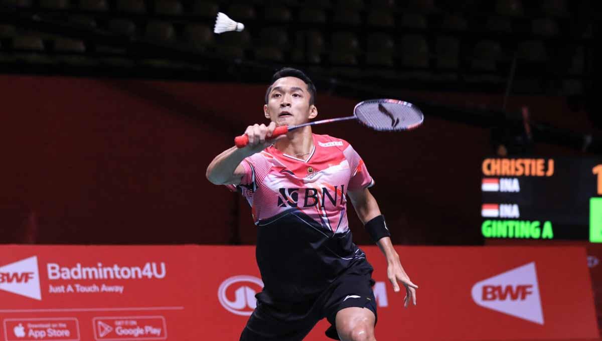Jonatan Christie harus mengandalkan hasil dari pertandingan Anthony Sinisuka Ginting agar bisa melewati babak penyisihan grup BWF World Tour Finals 2022. (Foto: PBSI) - INDOSPORT
