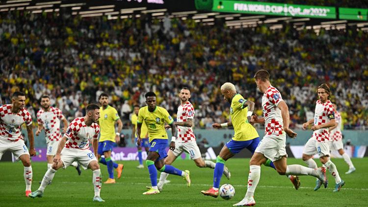 Pertandingan Perempatfinal Piala Dunia 2022 antara Kroasia vs Brasil berlangsung dengan sengit (Foto:  REUTERS/Dylan Martinez).