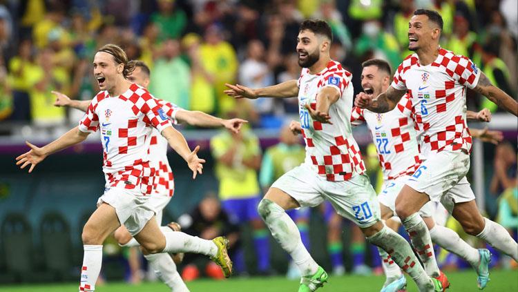 Selebrasi para pemain Timnas Kroasia usai menang atas Timnas Brasil di Babak Perempatfinal Piala Dunia 2022 (Foto: REUTERS/Hannah Mckay). Copyright: REUTERS/Hannah Mckay