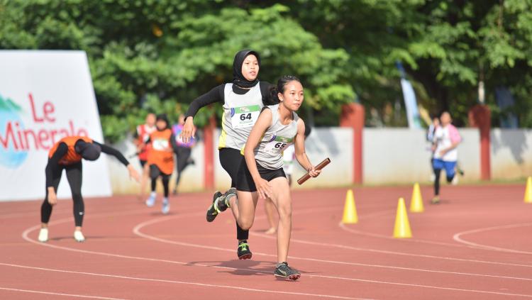 SMKN 1 Bawang, Banjarnegara memecahkan rekor nasional nomer Lari Estafet 4x100 Meter Putri pada SAC Indonesia 2022 Kualifikasi Jawa Tengah. - INDOSPORT