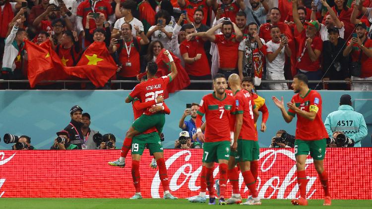 Youssef En-Nesyri dari Maroko merayakan gol pertama mereka kontra Portugal di Piala Dunia 2022 REUTERS-Kai Pfaffenbach