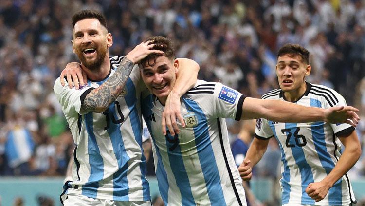 Selebrasi para pemain Argentina saat unggul lebih dulu atas Kroasia di pertandingan semifinal Piala Dunia 2022 (Foto: REUTERS/Carl Recine). Copyright: REUTERS/Carl Recine