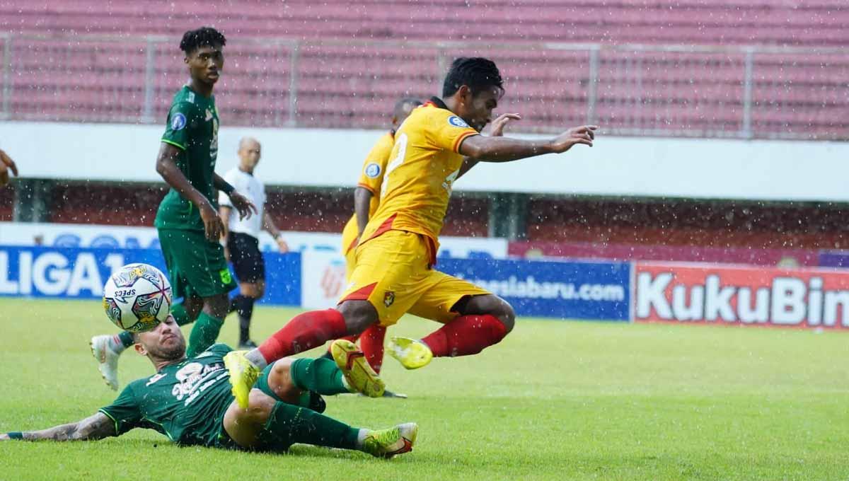 Pertandingan lanjutan Liga 1 2022-2023 antara Dewa United vs Persebaya, yang berlangsung di Stadion Manahan, Solo, Sabtu (24/12/22) pukul 15.00 WIB berakhir dengan skor 1-2. - INDOSPORT