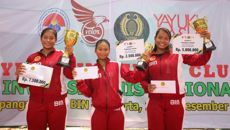 Petenis nasional, Fitriani Sabatini menyabet juara satu tunggal putri Turnamen Yayuk nasional Basuki Tennis School (YBTS) BIN Tennis Club.