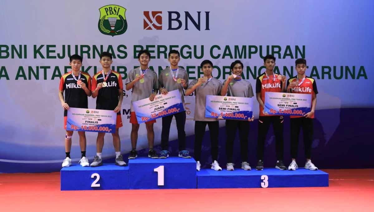 Muhammad Fadel Illyasa Duni/Yahya Raska Ananda Suprianto (DKI Jakarta), juara ganda putra taruna usai mengalahkan Michael Owen/Yuke Gamareza Radjasa (Jawa Tengah) di final Kejurnas PBSI 2022. (Foto: PBSI)