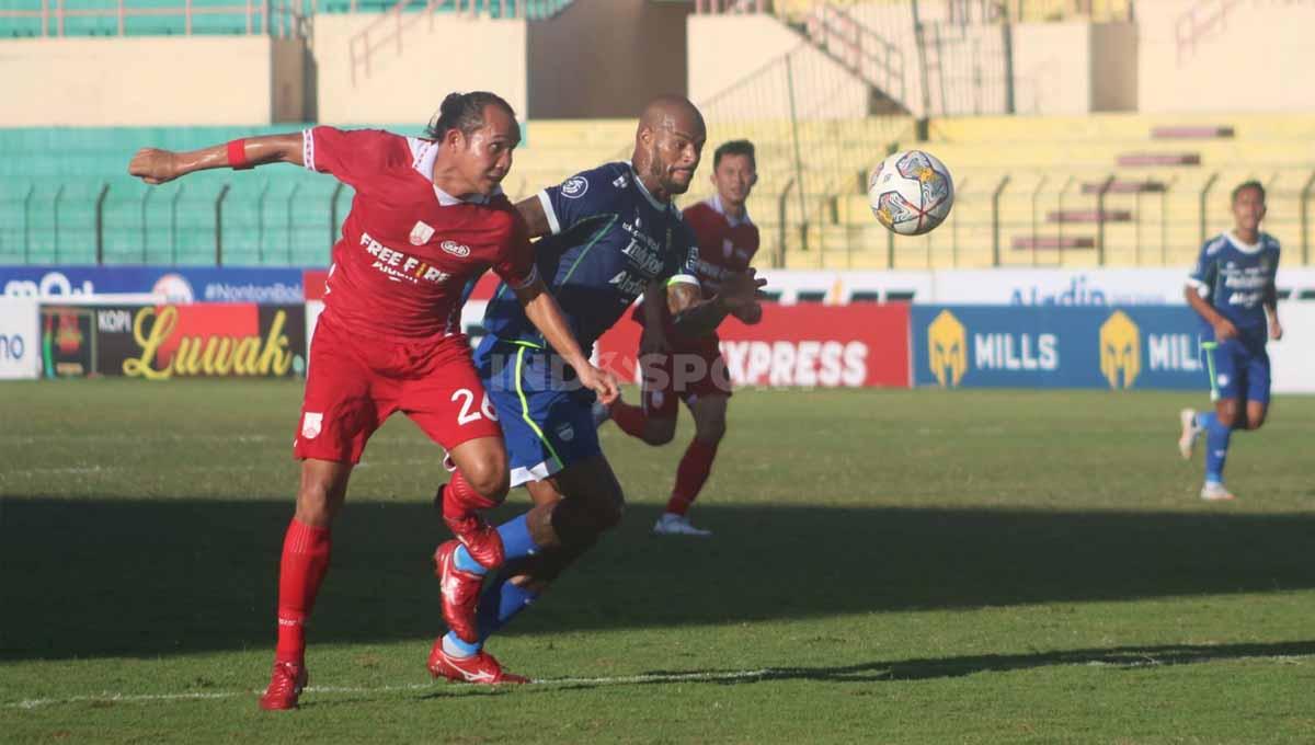 Pertandingan Persis Solo melawan Persib Bandung di Stadion Sultan Agung, Bantul, Minggu (18/12/22). (Foto: Nofik Lukman Hakim/INDOSPORT)