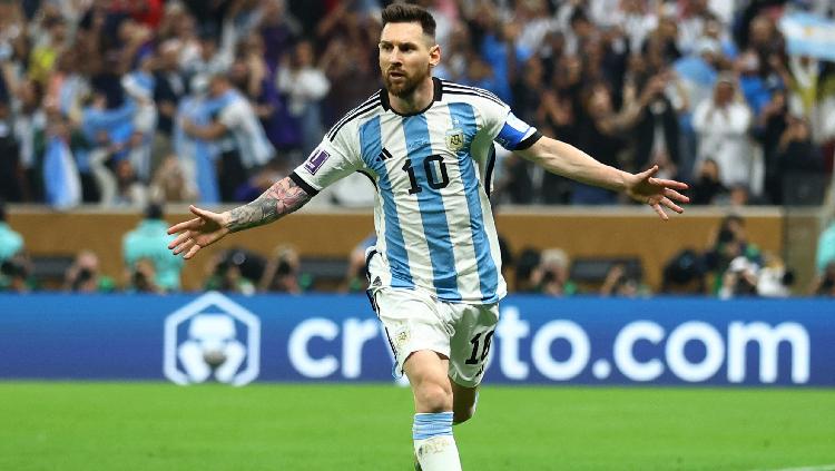 Selebrasi Lionel Messi usai mencetak gol buat Argentina di final Piala Dunia 2022 REUTERS-Carl Recine - INDOSPORT