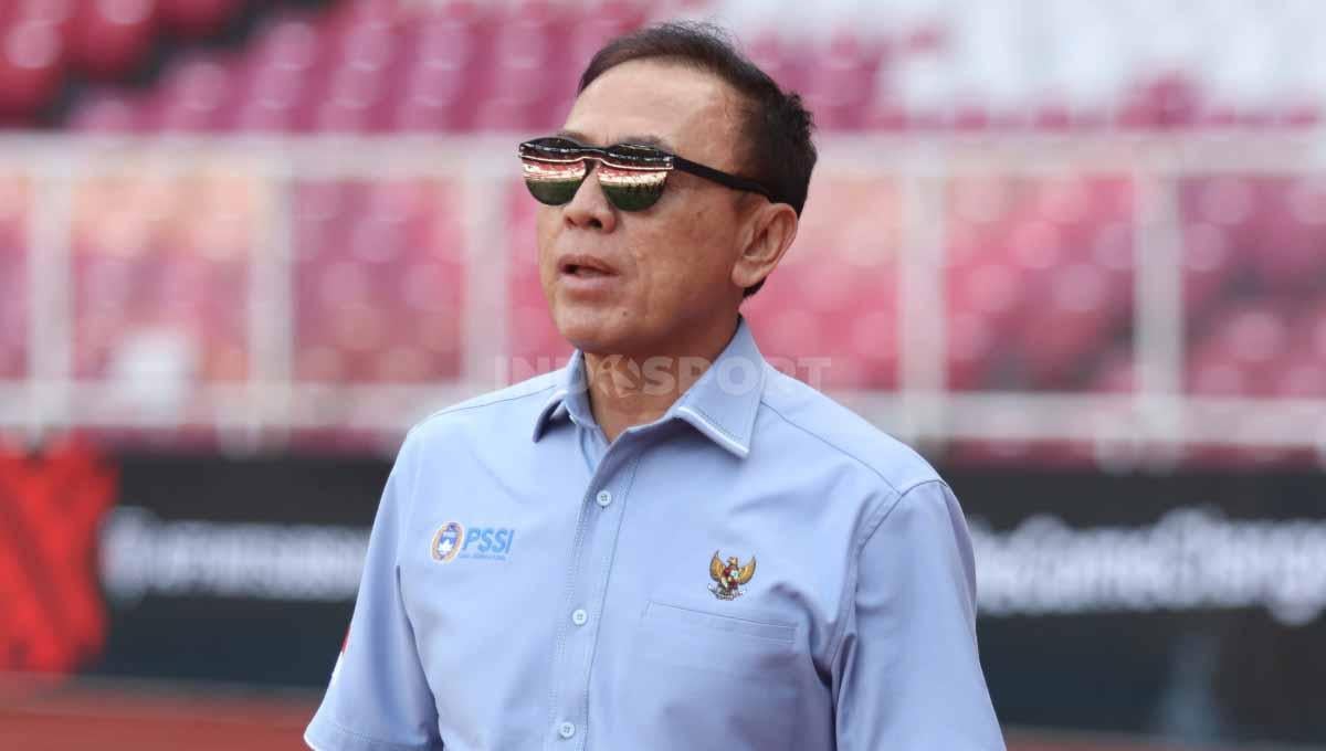 Ketum PSSI, Mochamad Iriawan ikut hadir mengawasi latihan skuad Timnas Indonesia  jelang laga Piala AFF 2022 melawan Kamboja di Stadion GBK, Selasa (20/12/22).