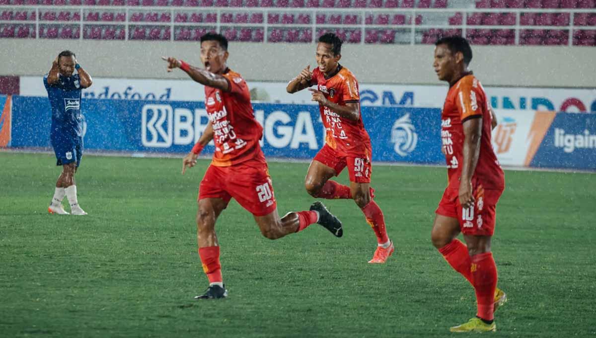 Selebrasi pemain Bali United usai mencetak gol ke gawang PSIS Semarang pada laga BRI Liga 1 di Stadion Manahan, Surakarta, Kamis (22/12/22). (Foto: Bali United)