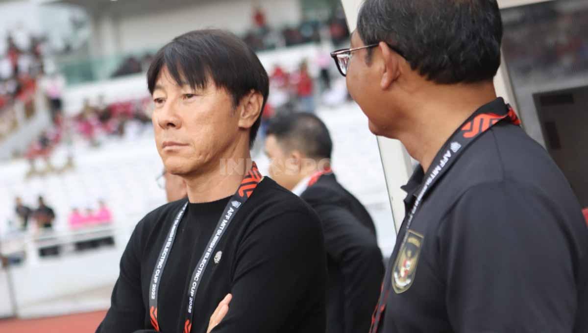 Pelatih Timnas Indonesia Shin Tae-yong pertandingan Timnas Indonesia vs Kamboja pada laga Piala AFF 2022 di Stadion Gelora Bung Karno, Jumat (23/12/22). - INDOSPORT