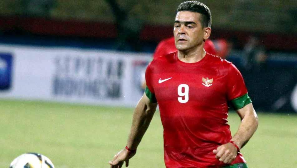Cristian Gonzales saat bermain di Timnas Indonesia. EL Loco memiliki anak laki-laki bernama Mike Gonzales, yang gagal jadi pemain bola. (Foto: Ardiyan/INDOSPORT)
