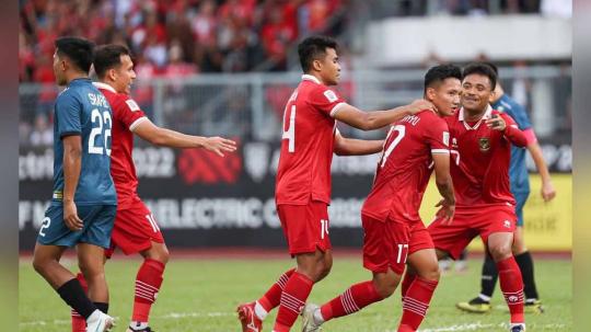 Pertandingan antara Brunei Darussalam vs Timnas Indonesia pada laga Piala AFF di Stadion Kuala Lumpur Football (Malaysia), Senin (26/12/22). (Foto: Instagram@PSSI)