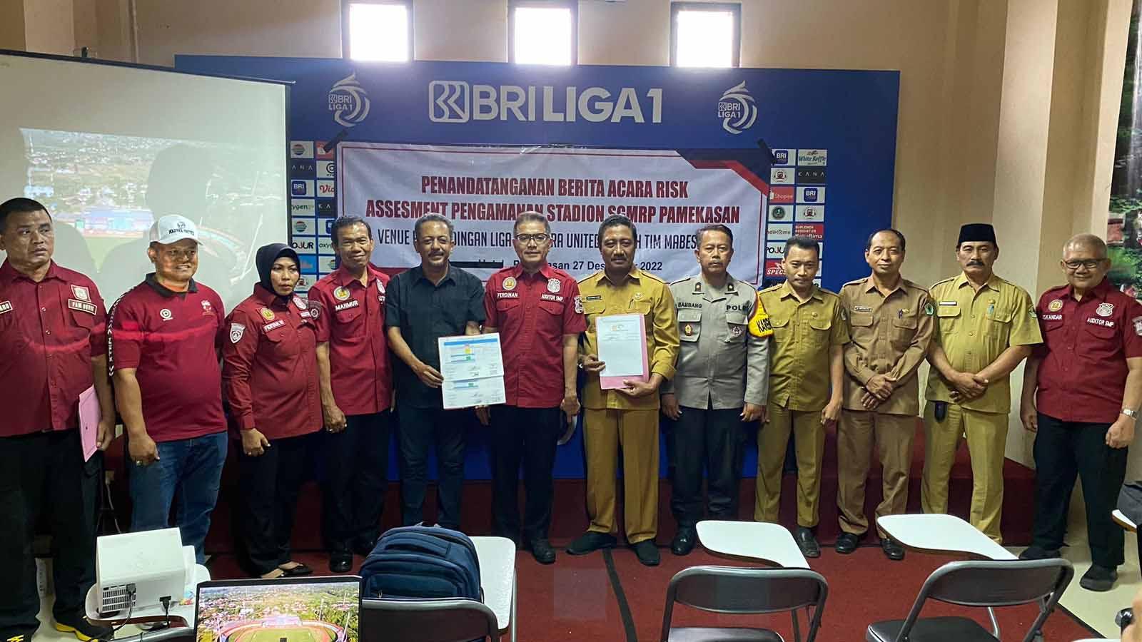 Madura United menerima kunjungan tim risk assessment pengamanan stadion.