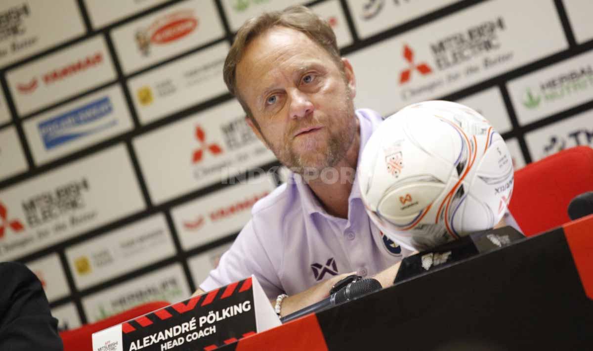 Pelatih Thailand Alexandre Mano Polking pada jumpa pers jelang laga ketiga grup A Piala AFF 2022 antara Indonesia vs Thailand di Media Center stadion GBK, Rabu (28/12/22).