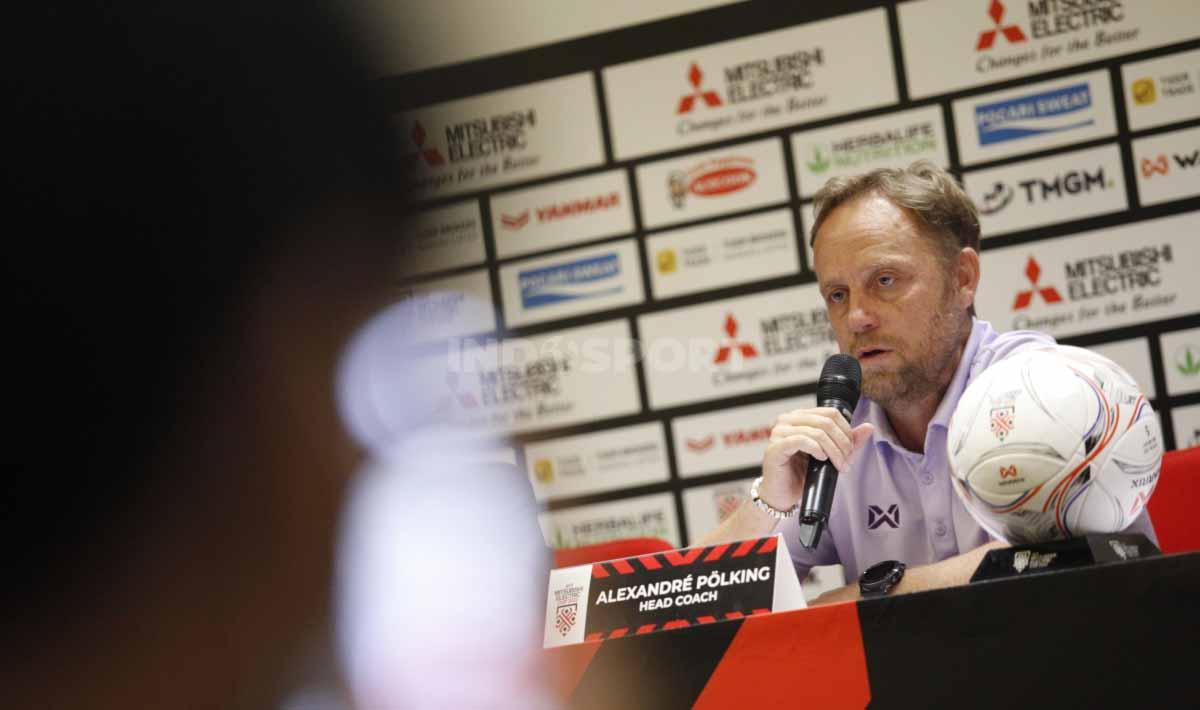 Alexandre Mano Polking pada jumpa pers jelang laga ketiga Grup A Piala AFF 2022 antara Indonesia vs Thailand di Media Center stadion GBK, Rabu (28/12/22).