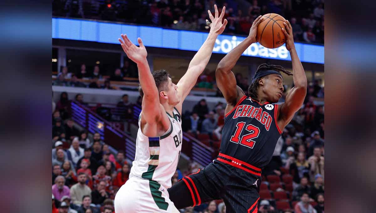 Pertandingan NBA antara Chicago Bulls vs Milwaukee Bucks. (Foto: REUTERS/Kamil Krzaczynski) - INDOSPORT