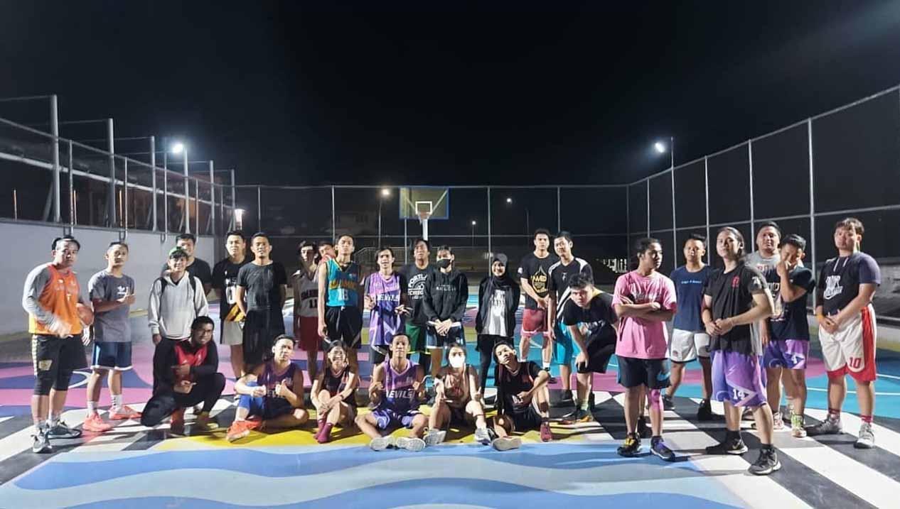 Mengenal Devilâs Basket Community, salah satu komunitas olahraga bola basket yang bermarkas di bilangan Pamulang, Tangerang Selatan.