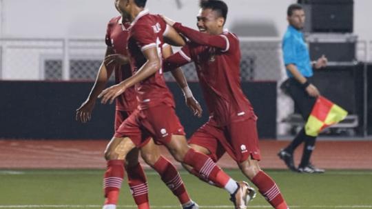 Selebrasi para pemain Timnas Indonesia usai Dendi Sulistyawan mencetak gol ke gawang Filipinan pada laga terakhir grup A Piala AFF 2022 di Rizal Memorial Stadium, Senin (02/01/2023).