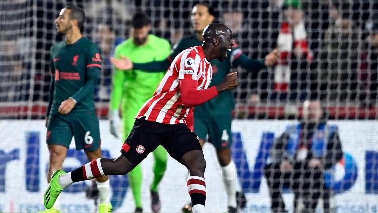 Selebrasi Pemain Brentford, Yoane Wissa saat cetak gol ke gawang Liverpool REUTERS-Toby Melville.