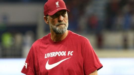 Jurgen Klopp dan klub Liga Inggris (Premier League), Liverpool, dihadapkan pada PR besar mencari pengganti Fabinho dan Jordan Henderson. Foto: REUTERS/Satish Kumar.