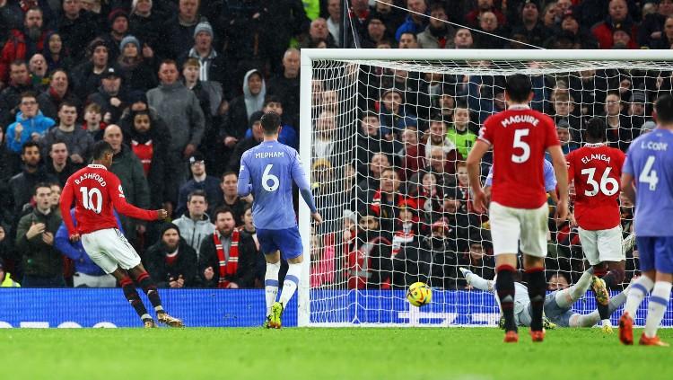 Legenda Manchester United, Rio Ferdinand, membeberikan arti dari selebrasi yang dilakukan oleh Marcus Rashford setelah mencetak gol. Foto: REUTERS/Carl Recine.