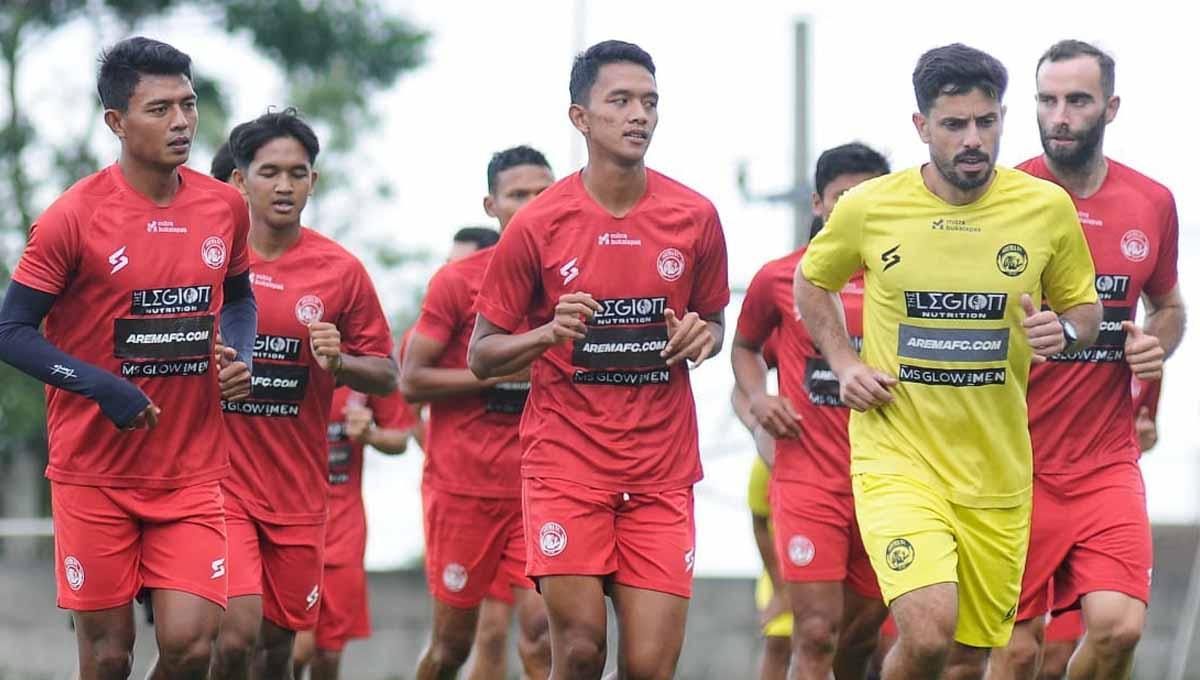 Klub Liga 1, Arema FC, tampak pasrah perihal penolakan yang dilakukan pihak terkait atas pengajuan menggunakan Stadion Jatidiri Semarang. (Foto: MO Arema FC) - INDOSPORT